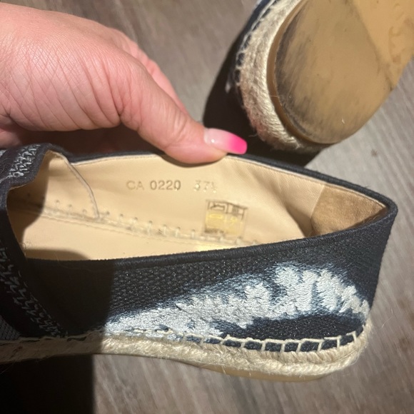 Dior Shoes size 37/5 but  undersized so better 36/5 sizes - Picture 4 of 6